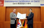 Dr. Winfried Hirtz (TUVNord) a Hyun-Soon Lee (Prezident Hyundai-Kia Group R&D)